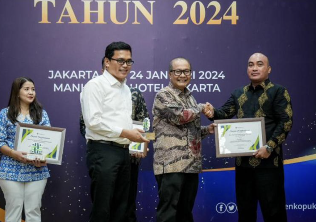 Pada tahun 2023, Kementerian Koperasi dan Usaha Kecil dan Menengah (KemenKopUKM) menghargai prestasi luar biasa dari tiga Satuan Kerja (Satker) berdasarkan pencapaian mereka dalam Indikator Kinerja Pelaksanaan Anggaran (IKPA) yang tertinggi. Dalam Rapat Koordinasi (Rakor) Keuangan untuk Tahun Anggaran 2024 yang diselenggarakan di Jakarta pada tanggal 22 Januari, Arif Rahman Hakim, Sekretaris KemenKopUKM, menyatakan bahwa penghargaan tersebut bertujuan untuk meningkatkan motivasi dan mengakui prestasi dalam pengelolaan anggaran. Pemenang penghargaan tahun ini meliputi Dinas Koperasi dan Usaha Kecil dan Menengah (DisKopUKM) Provinsi Bengkulu yang meraih nilai IKPA tertinggi sebesar 99,92. Disusul oleh DisKopUKM Provinsi Sulawesi Utara dengan nilai IKPA 96,72, dan Dinas Perindustrian, Perdagangan, Koperasi, dan UMKM Provinsi Kalimantan Utara dengan nilai IKPA 95,54. SesmenKopUKM, dalam sambutannya, mengucapkan selamat kepada para pemenang dan menekankan bahwa penghargaan ini diharapkan dapat meningkatkan pengelolaan keuangan negara yang berkualitas di KemenKopUKM. Menurut Arif, untuk mencapai output strategis KemenKopUKM, diperlukan komitmen yang kuat dari satker, terutama dalam meningkatkan kapasitas Sumber Daya Manusia (SDM) yang bertugas mengelola keuangan. Arif juga menambahkan bahwa hal ini memiliki dampak signifikan terhadap bagaimana dan kapan masyarakat, khususnya Usaha Mikro, Kecil, dan Menengah (UMKM), dapat menikmati hasil belanja KemenKopUKM. Tujuan utama Rakor Keuangan 2024 adalah untuk memonitor dan mengevaluasi pelaksanaan anggaran serta menyusun Laporan Keuangan KemenKopUKM untuk tahun 2023, dan mempersiapkan pelaksanaan anggaran tahun 2024. Di tahun 2023, KemenKopUKM berhasil meraih Opini Wajar Tanpa Pengecualian (WTP) atas Laporan Keuangan untuk tahun 2022, yang merupakan pencapaian opini WTP yang kesembilan kali berturut-turut sejak tahun 2014. Dalam hal penyerapan anggaran, KemenKopUKM mencatatkan realisasi sebesar 97,80 persen. SesmenKopUKM mengapresiasi capaian ini yang melibatkan banyak pihak, termasuk Satker yang berperan sebagai ujung tombak dalam proses pelaksanaan anggaran dan penyusunan Laporan Keuangan. Perkembangan dalam pengelolaan keuangan negara yang sangat dinamis dalam beberapa tahun terakhir memerlukan kesadaran dan peningkatan kemampuan para pengelola keuangan, termasuk adaptasi terhadap perkembangan teknologi, menurut Arif. Arif juga menekankan pentingnya inovasi dan perubahan sikap para pengguna keuangan, yang meliputi perencanaan, pelaksanaan, dan pertanggungjawaban, untuk menjaga kualitas pelaksanaan anggaran di semua tingkatan, serta meningkatkan akuntabilitas laporan keuangan yang disusun. "Saya berharap upaya peningkatan kapasitas ini berlanjut, sehingga pengelolaan keuangan negara oleh Kementerian menjadi semakin prudent, transparan, dan akuntabel," ujar Arif menutup sambutannya. Sekarang, saya akan membuat artikel singkat dengan keyword "daftar NIB Online" dan tag daftar NIB untuk 20 kota besar di Indonesia. Artikel ini tidak akan menjelaskan cara pembuatannya, karena Anda menjual jasa untuk membuat NIB. Berikut adalah artikel tersebut: Daftar NIB Online untuk Usaha Anda di Kota-kota Besar Indonesia Mencari cara untuk mendaftarkan Nomor Induk Berusaha (NIB) online di Indonesia? Sebagai solusi bagi usaha mikro, kecil, dan menengah (UMKM), kami menyediakan layanan profesional untuk membantu Anda dalam proses pendaftaran NIB. Kami mengerti bahwa proses ini bisa membingungkan, oleh karena itu, kami hadir untuk mempermudah Anda. Dengan layanan kami, Anda tidak perlu khawatir tentang proses administratif yang rumit. Kami menawarkan layanan daftar NIB online di 20 kota besar di Indonesia, memastikan bahwa bisnis Anda terdaftar secara resmi dan siap untuk berkembang. Berikut adalah daftar kota besar di Indonesia di mana kami menyediakan layanan: Jakarta Surabaya Bandung Medan Bekasi Tangerang Makassar Semarang Palembang Depok Batam Pekanbaru Bandar Lampung Bogor Padang Malang Samarinda Tasikmalaya Pontianak Cirebon Kami memahami kebutuhan setiap bisnis dan menawarkan solusi yang disesuaikan untuk setiap klien. Hubungi kami hari ini untuk memulai proses pendaftaran NIB online Anda dan membawa bisnis Anda ke tingkat berikutnya!